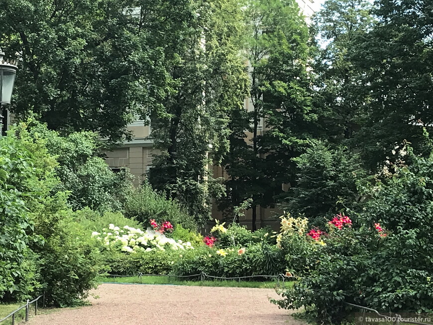 От Аничкова сада до улицы Росси