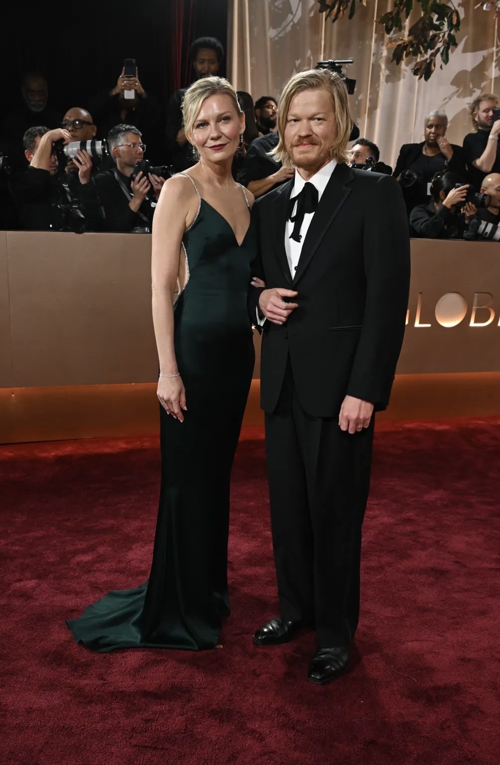 Золотой Глобус-2026: Мила Кунис, Джулия Робертс и Майли Сайрус