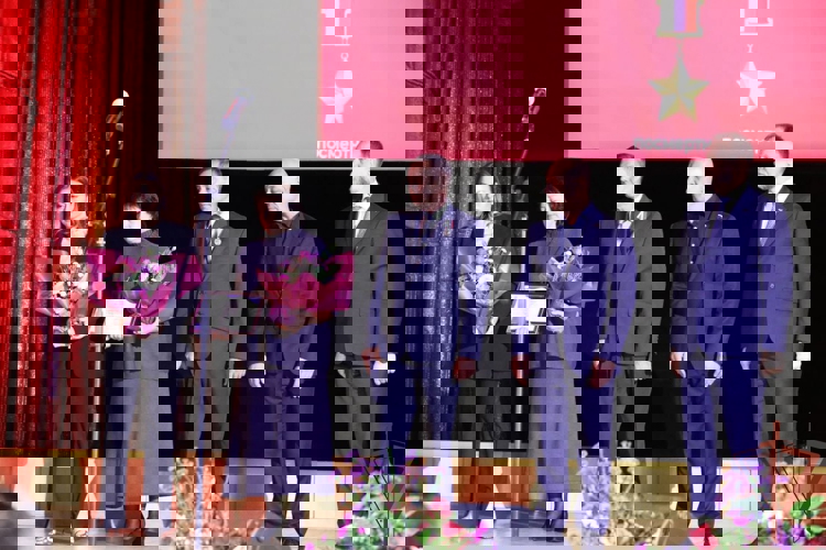 Отцов офицеров Росгвардии — Героев России наградили медалью «Отец солдата» (видео)