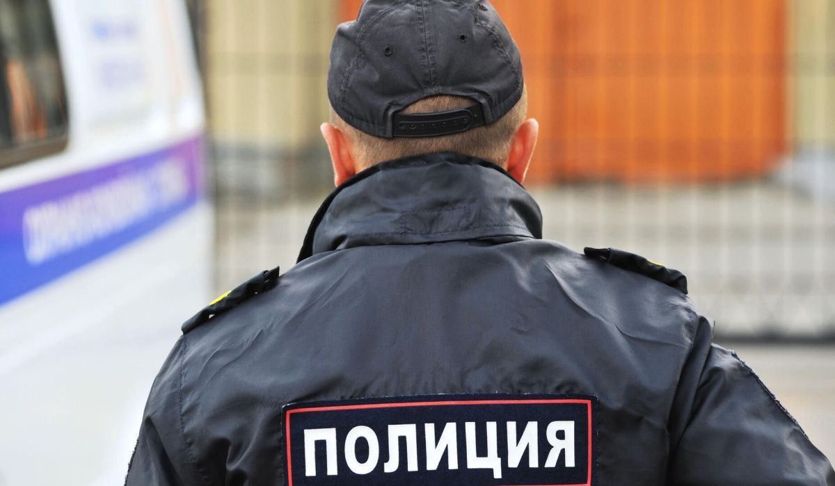 В Петербурге мошенники обманом заставили школьницу снять деньги с карты матери