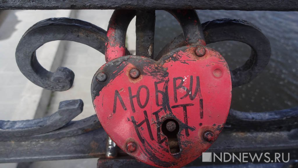 Сотрудникам мэрии бельгийского города запретили целовать друг друга по утрам и критиковать действия власти