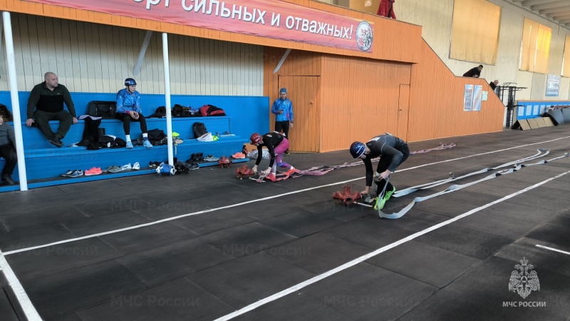 Соревнования «На призы Деда Мороза» - в Екатеринбурге прошли традиционные соревнования по пожарно-спасательному спорту