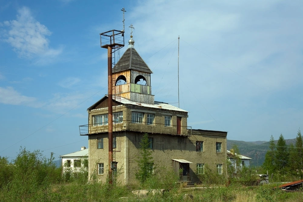 Вышка управления полетами аэропорта Сусуман (Берелёх). Теперь одно из зданий скита Сергия Радонежского
