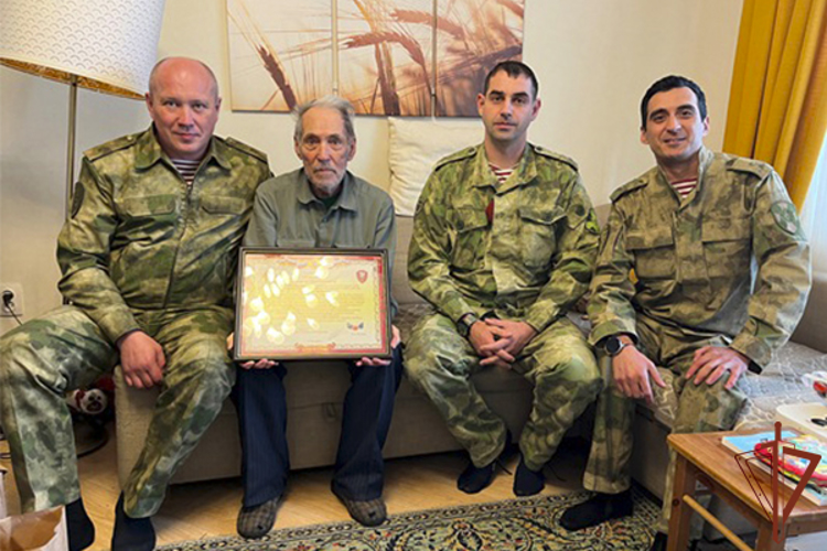 Росгвардейцы поздравили ветерана Великой Отечественной войны с 89-летием в Хабаровске