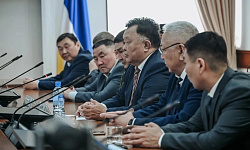 Глава Бурятии встретился с делегацией из Усть-Ордынского бурятского округа