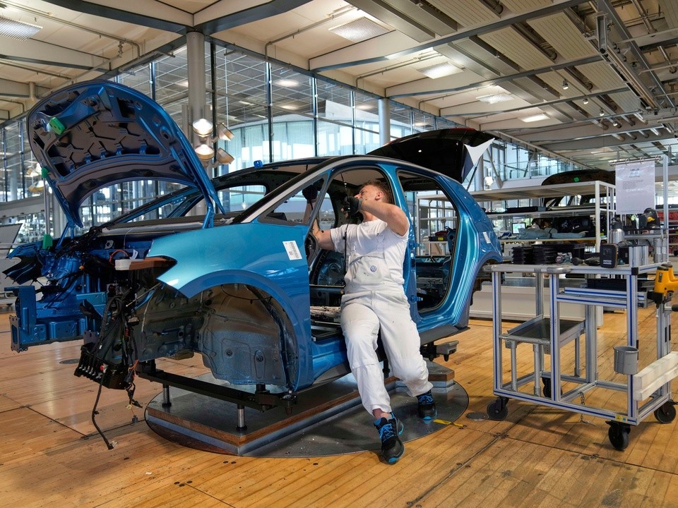 Почти 100 тыс. взрывоопасных автомобилей отзовут у покупателей