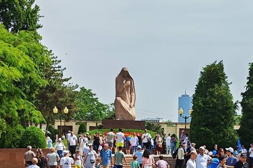 Комплекс «Братские могилы» 9 мая в Ташкенте