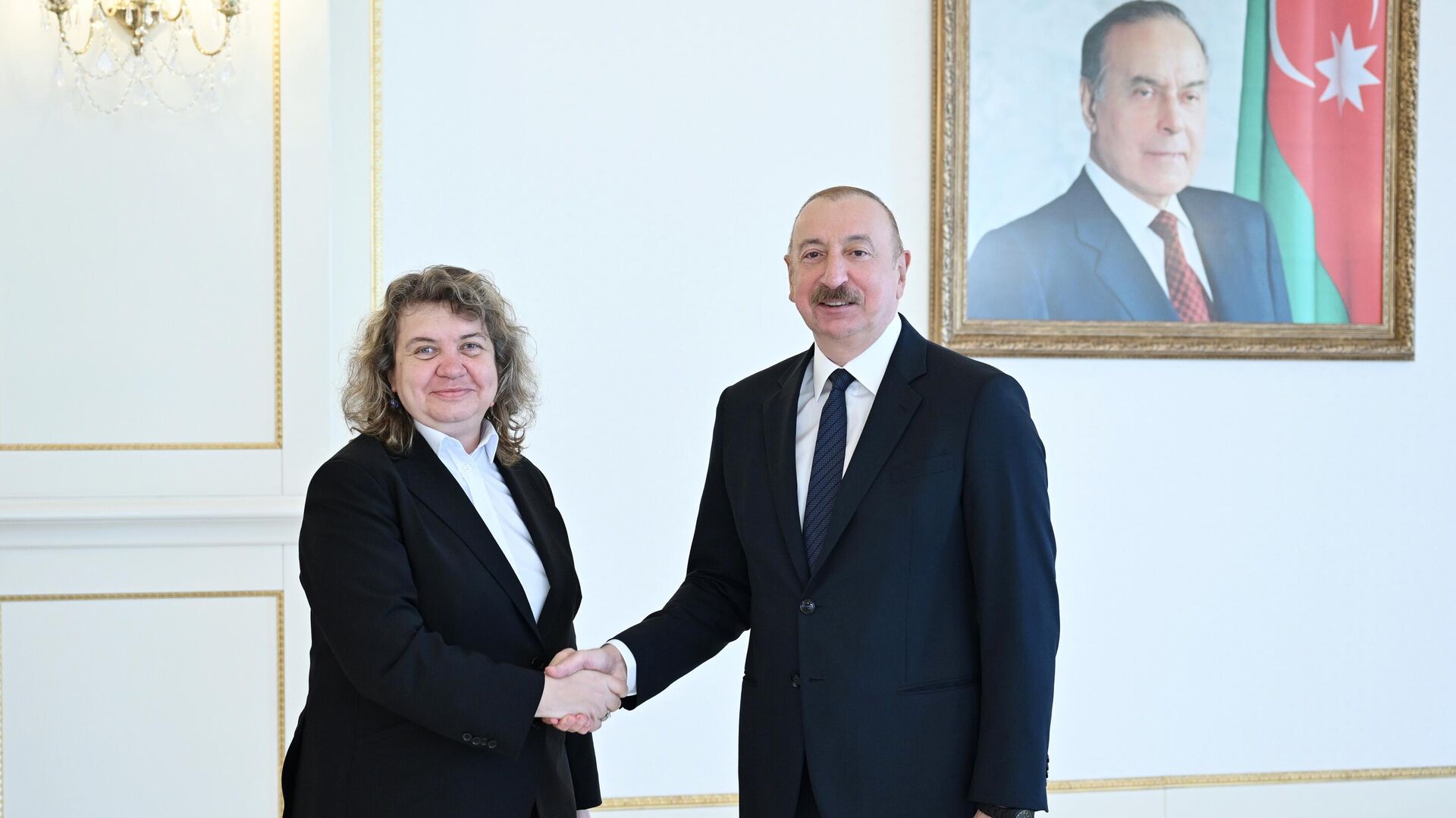 Prezident İlham Əliyev Bolqarıstan Milli Assambleyasının sədrini qəbul edib - Sputnik Азербайджан, 1920, 18.06.2025