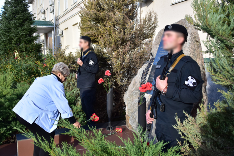 Память погибших при исполнении служебного долга коллег почтили росгвардейцы в Адыгее