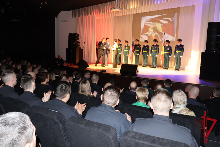 В Магадане росгвардейцев поздравили с профессиональным праздником 