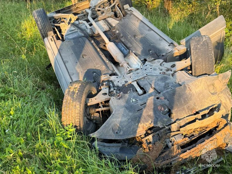На деревенской дороге под Боровском перевернулся Hyundai