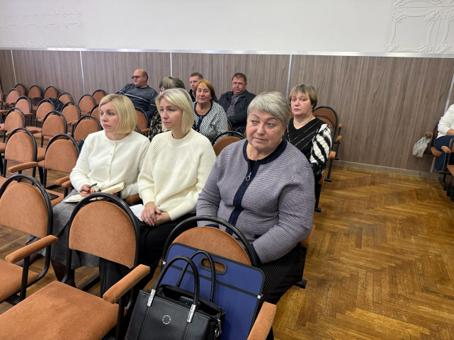 Проведение семинара с должностными лицами