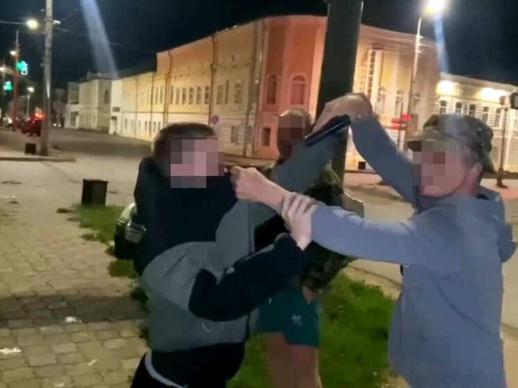 Пранкеры в Великом Устюге инсценировали драку с пистолетом