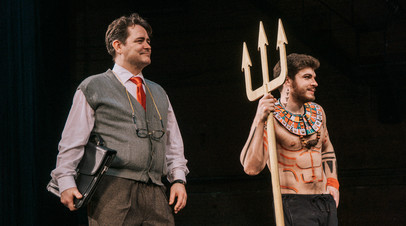 Репетиция спектакля «Багровый остров»