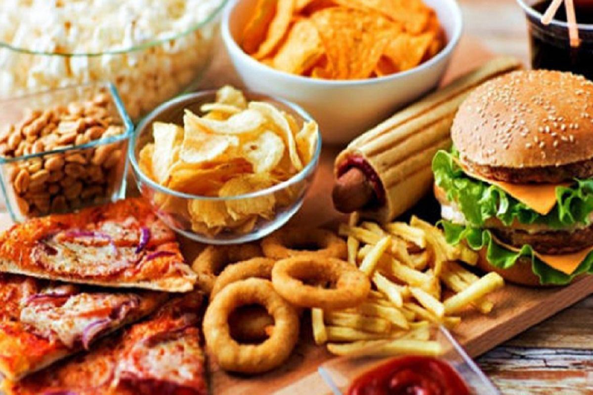 Ученые заявили, что выпечка и жирная пища вреднее спиртного