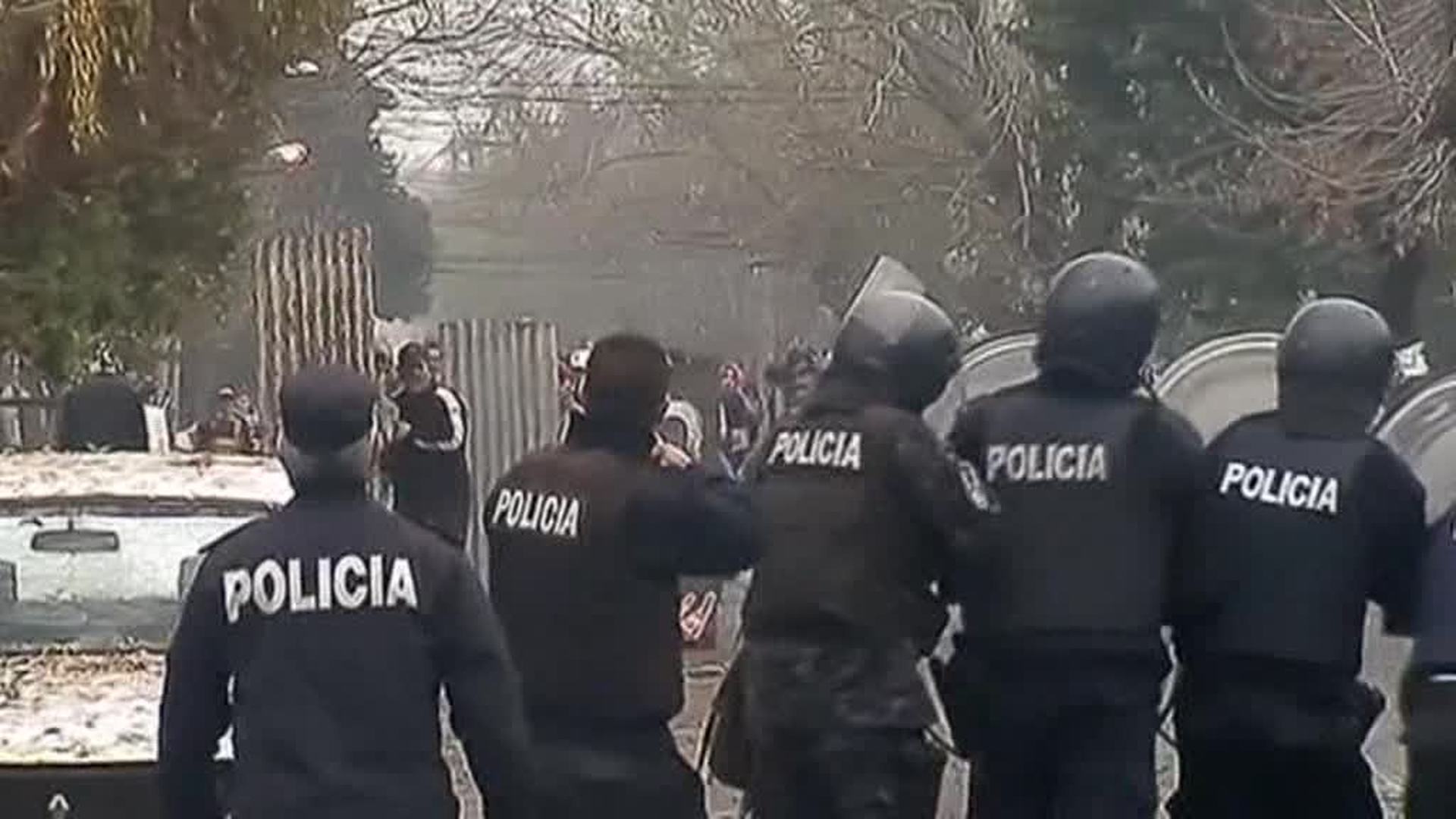 В Аргентине правоохранители применили слезоточивый газ для разгона протестующих