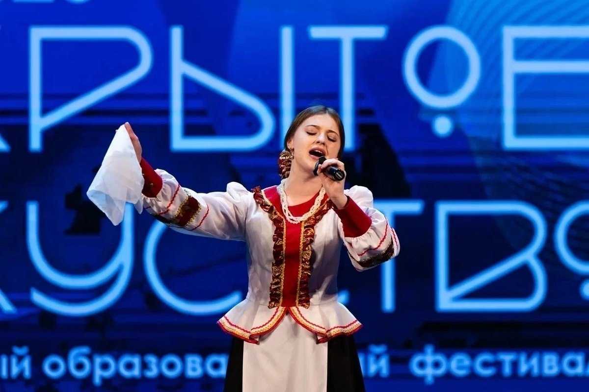 Премия губернатора вручается талантливым молодым жителям региона за значительный вклад в области физкультуры и спорта, искусства, научной и общественной деятельности.