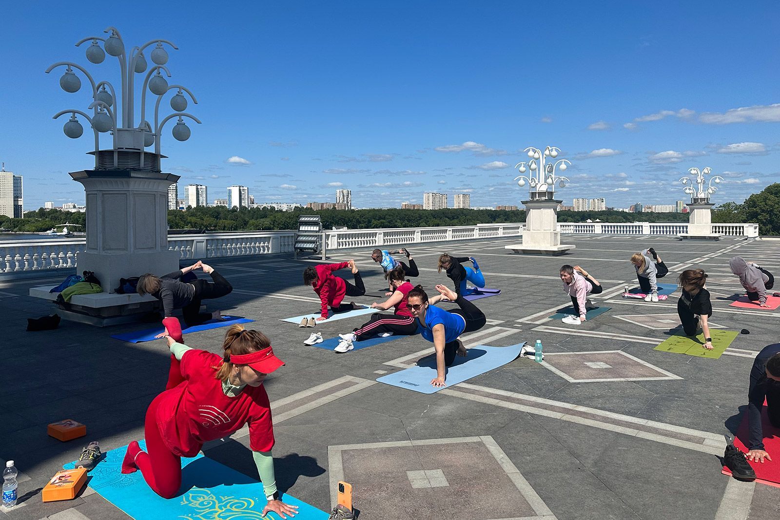 Развлечения на день города. Спортивные выходные. День йоги в Царицыно 2023. Москва 24 июня мероприятия.