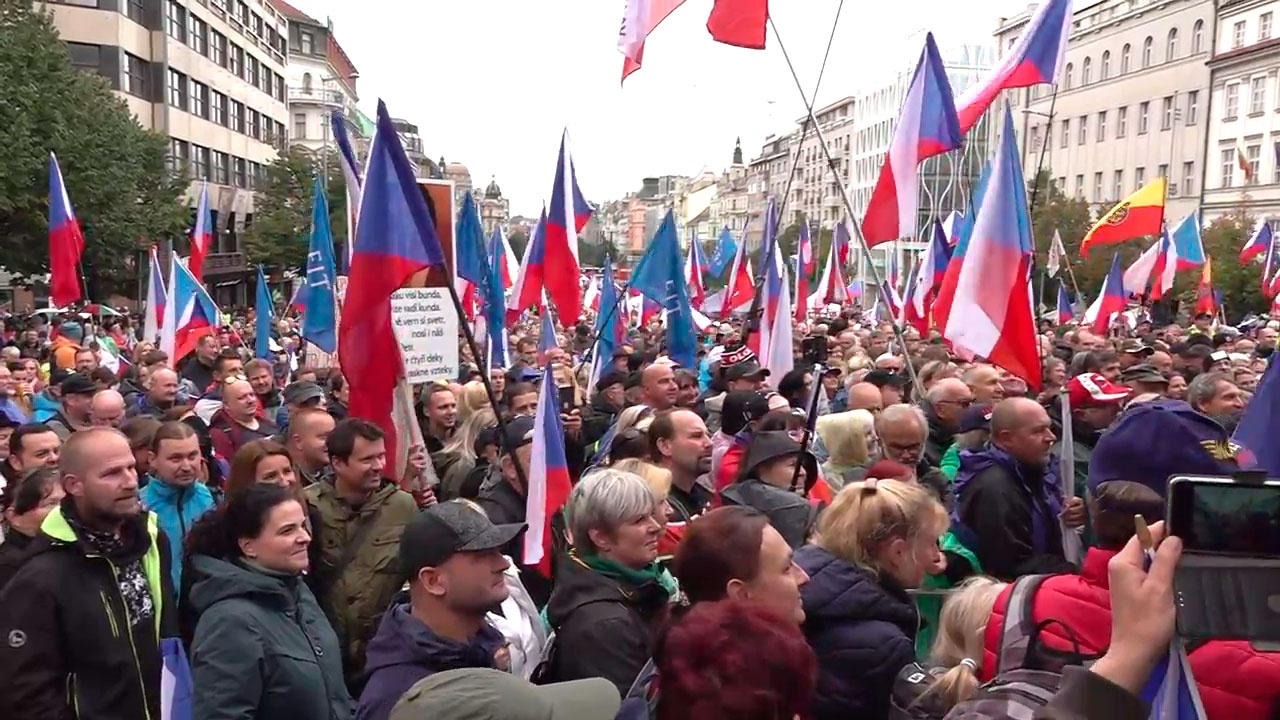 Чехия против. Митинг в Чехии. Протестная демонстрация в Чехии. Митинги в России. Митинги в России сейчас.