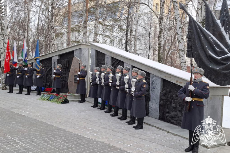 Офицеры и ветераны Росгвардии в Тюменской области почтили память Героев