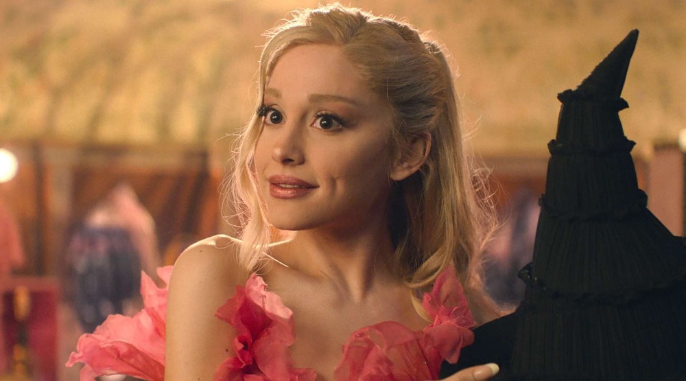 Ариана Гранде, кадр из фильма «Злая: Сказка о ведьме Запада» (2024)