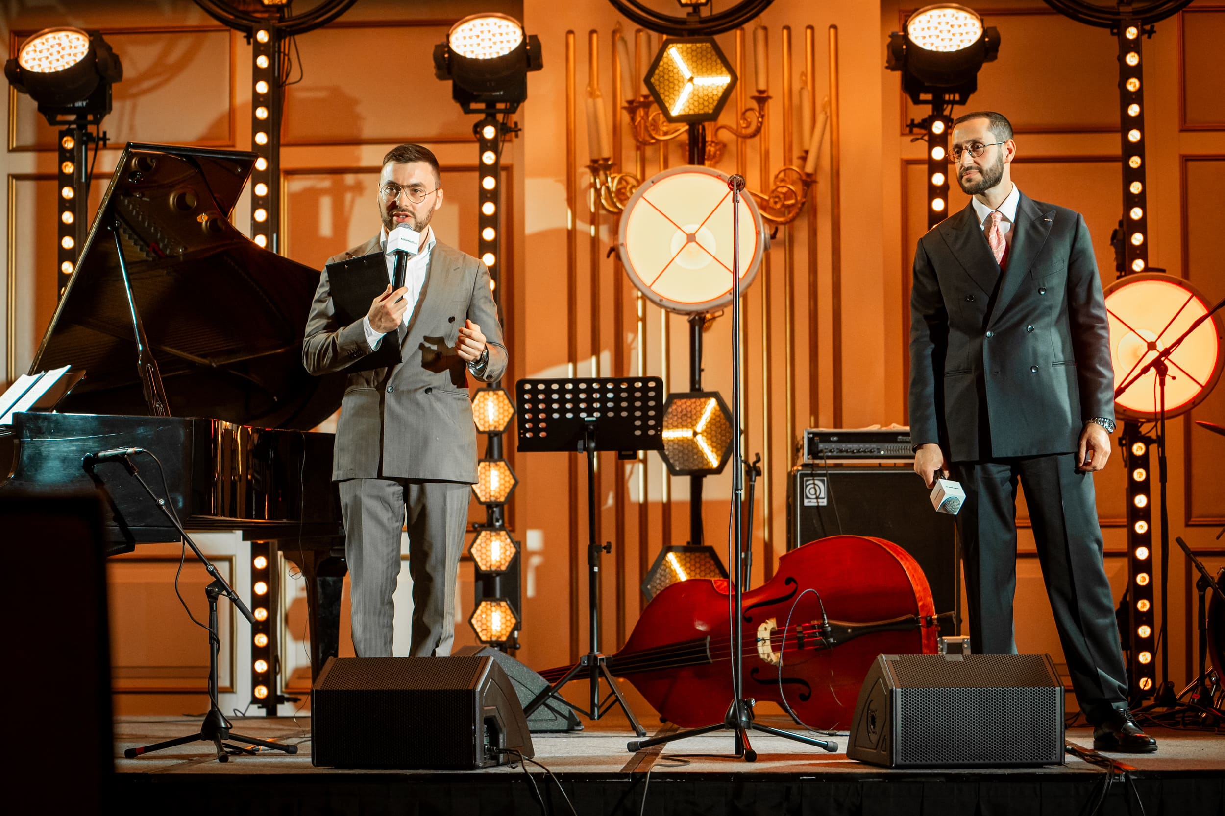 Данила Козловский исполнил джаз на благотворительном вечере SOLOMON.help