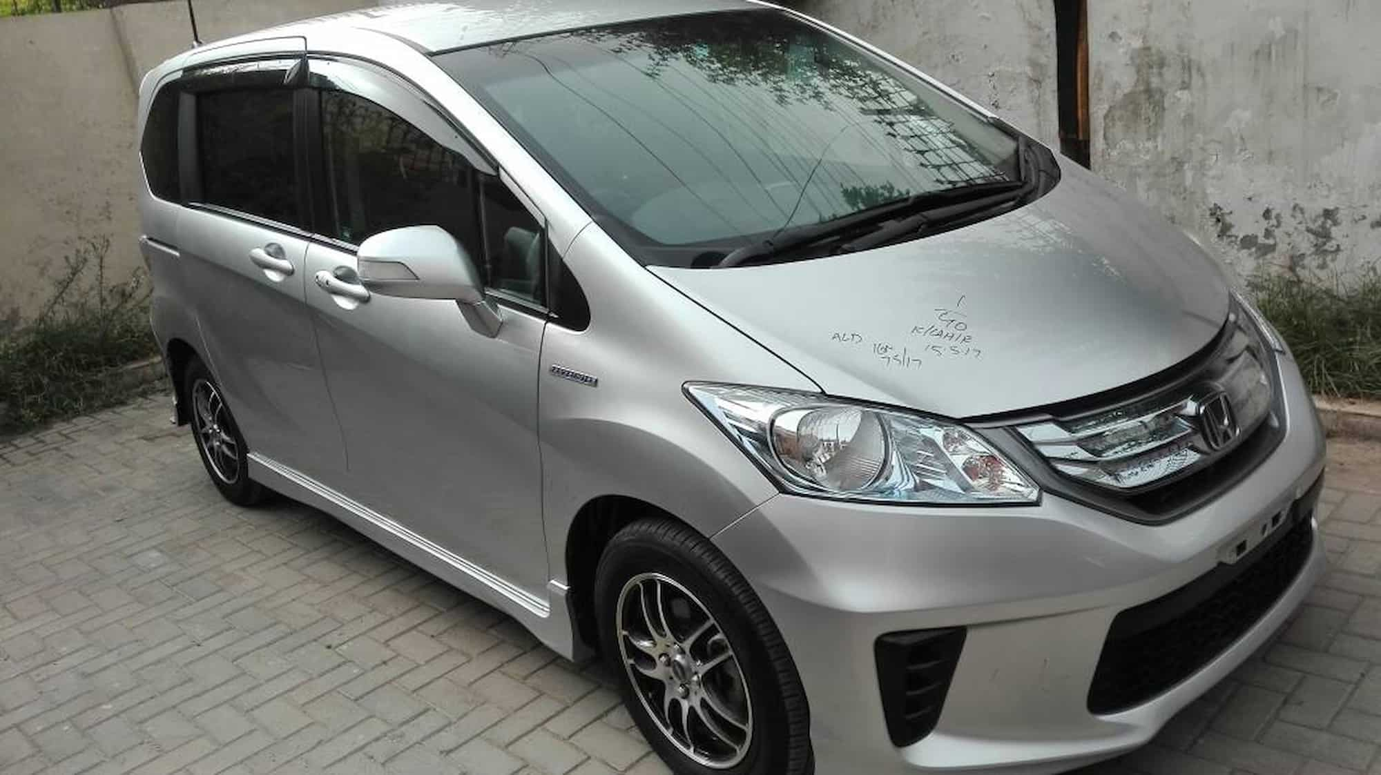 Honda freed hybrid 2012. Праворульные машины из Японии во Владивостоке. Сколько стоит японская машина. Сколько стоит японец машина.