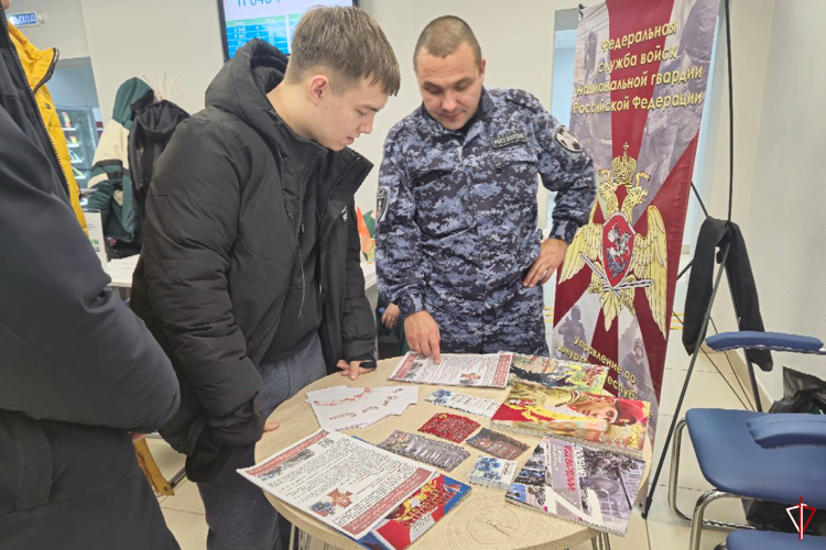 Посетители ярмарки вакансий в Ижевске узнали о преимуществах службы в войсках национальной гвардии Российской Федерации