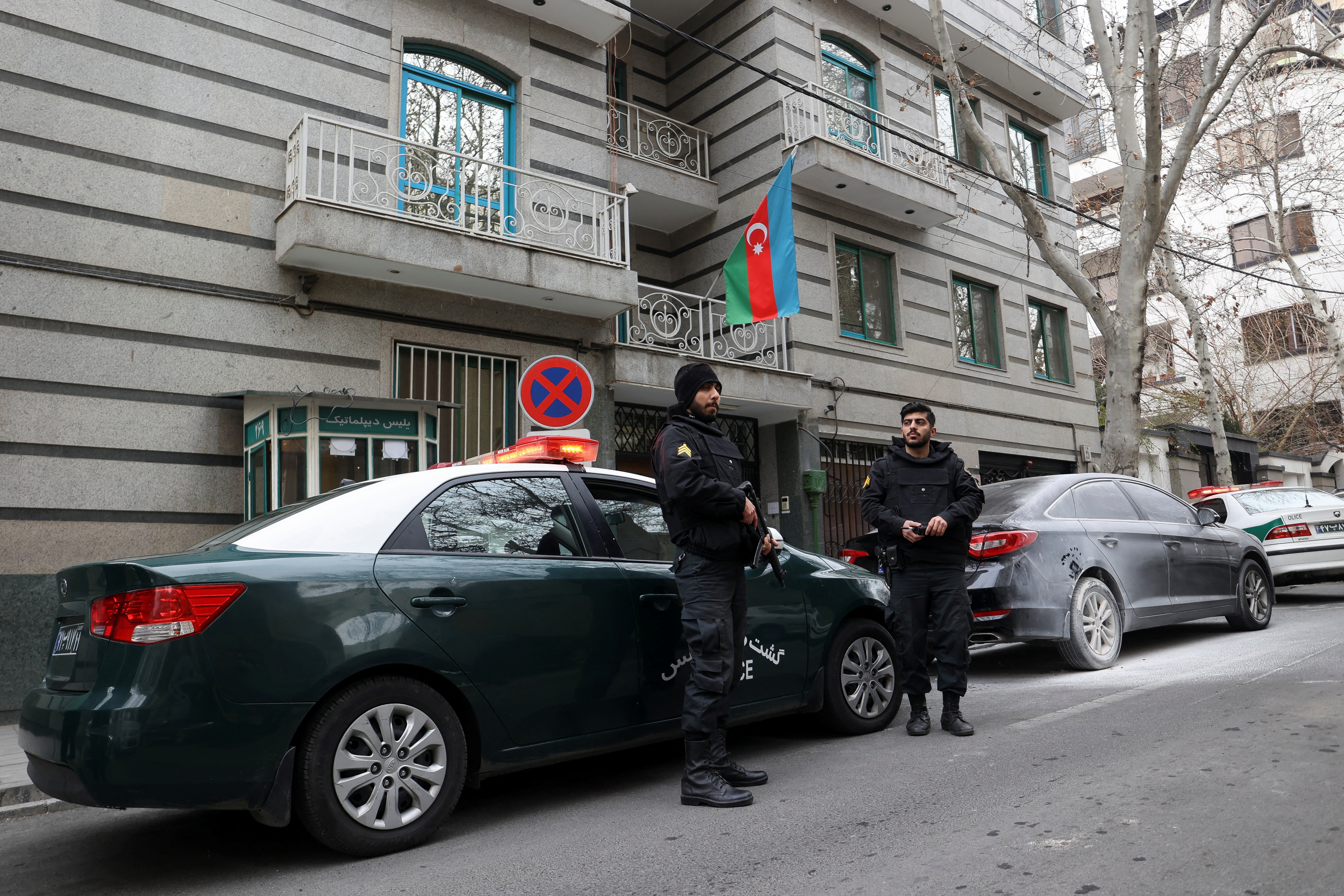 Нападение на посольство. Посольство Ирана в Баку. Посольство Азербайджана в Иране. Азербайджанское посольство. Полиция Ирана.