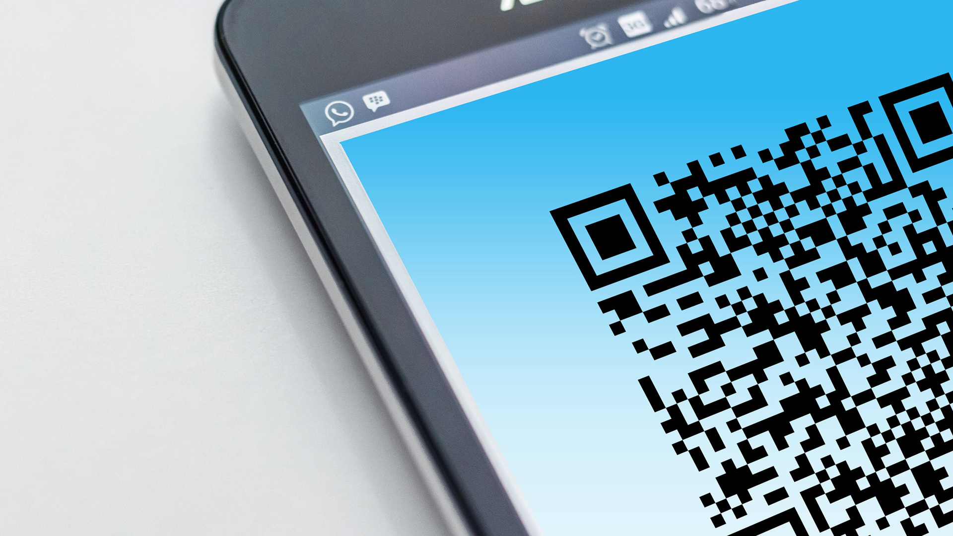 Банк России ввел стандарт безопасности QR-кодов для платежей и переводов