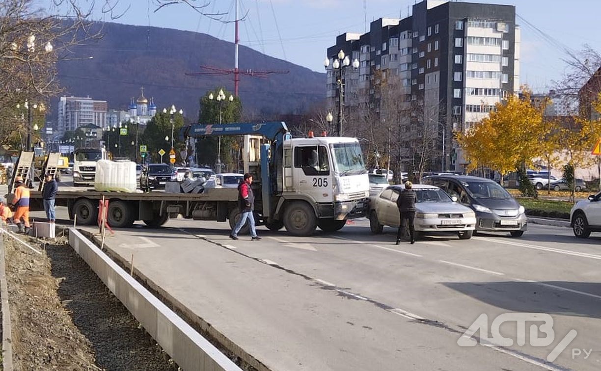 Новости южно сахалинска происшествие. Перекресток дорога. Южно-Сахалинск в ноябре.