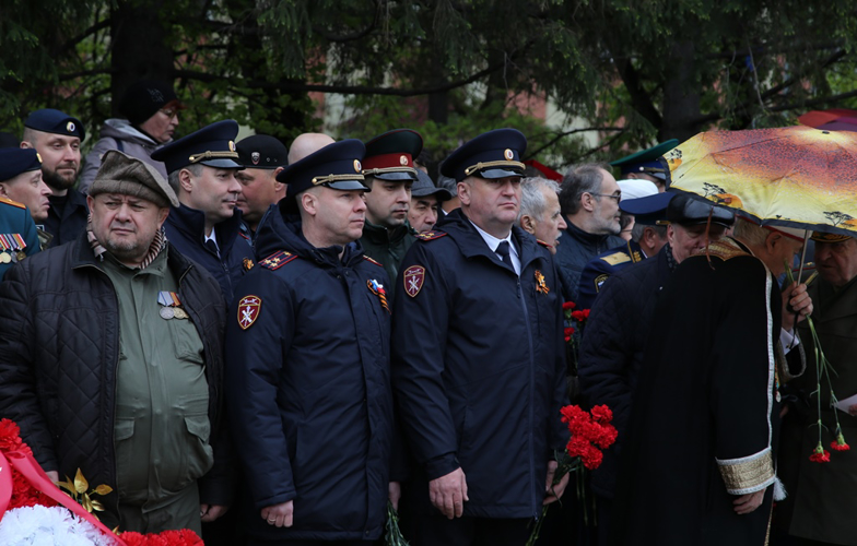 Руководство и личный состав территориального управления Росгвардии возложили цветы к Вечному огню в Челябинске