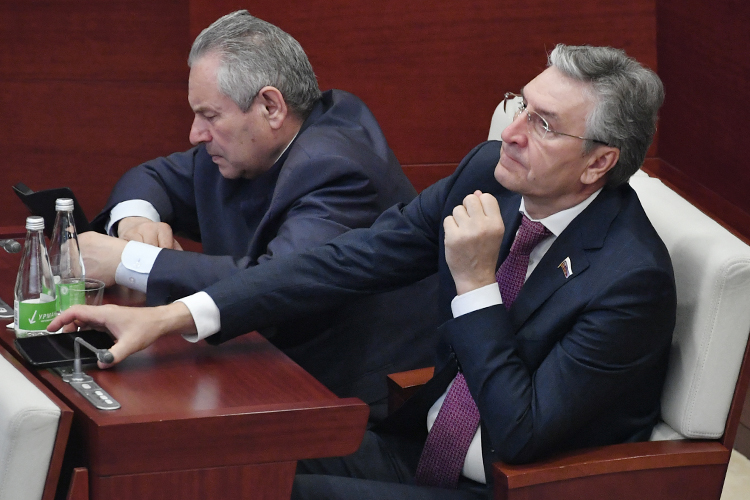 «Экономика Татарстана растет, все обязательства, которые были перед бюджетом, выполняются и перевыполняются. У нас всегда очень много новых инноваций», — подчеркнул депутат Госдумы от Татарстана Айрат Фаррахов