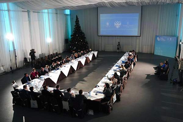 Вместе формируем будущее: РГГУ подвёл итоги Школы молодых футурологов