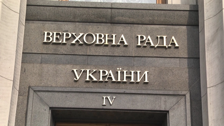 Сцепились дважды за день. Появились кадры потасовки между Гетманцевым и Гончаренко* в Раде