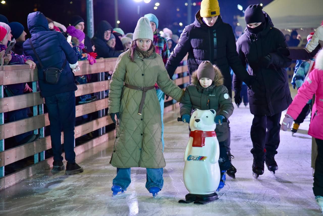 В парке «Центральный» состоялось торжественное открытие катка