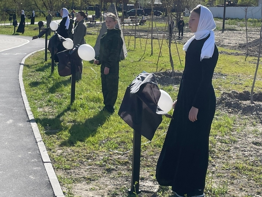 Аллею памяти участникам СВО открыли в Коммунаре