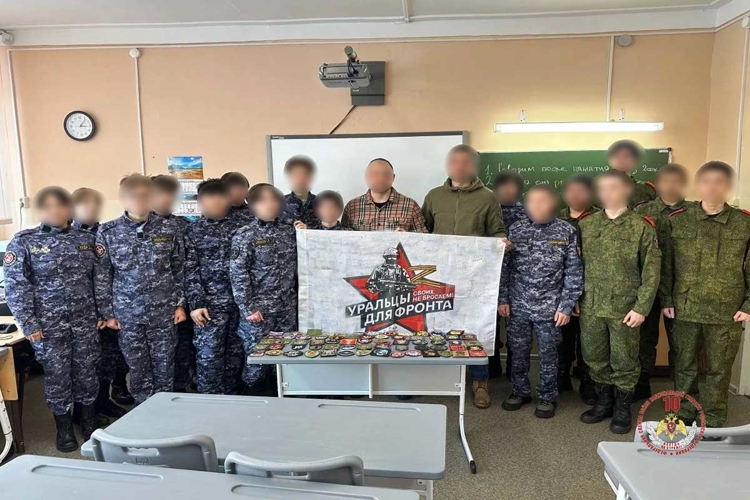 Сотрудники СОБР Росгвардии поблагодарили подшефных школьников за поздравление (видео)