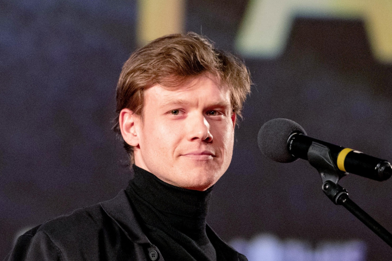 Стало известно о солидных долгах звезды «Кухни» и «Последнего богатыря»