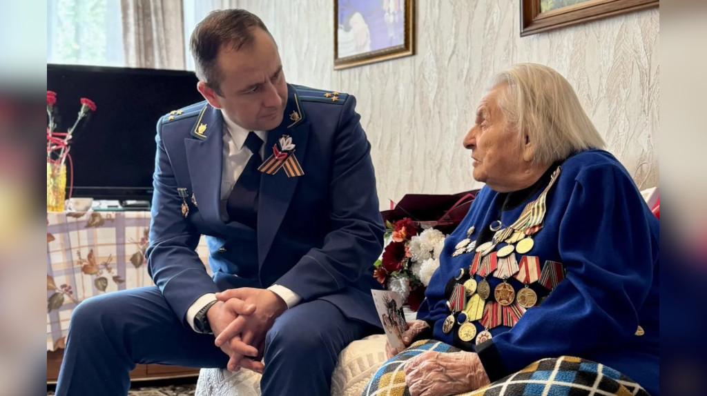 Прокурор области поздравил с Днем Победы 102-летнюю Веру Сергеевну Ключникову 