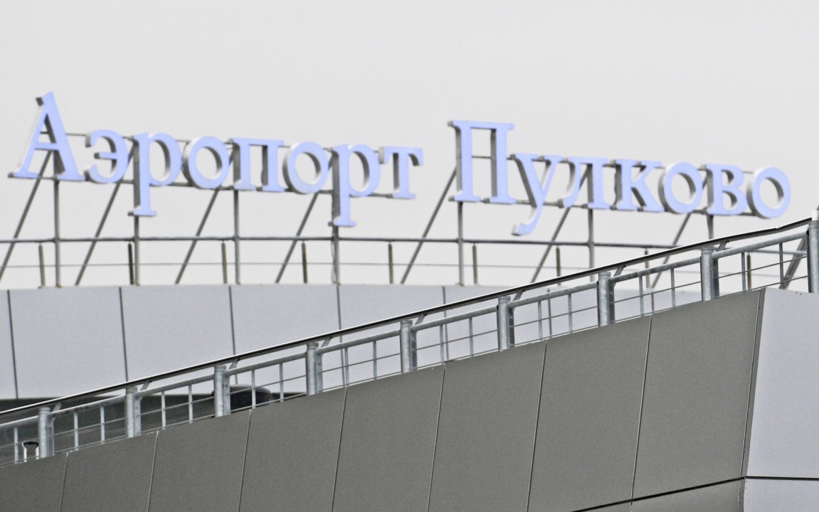 Аэропорт Пулково приостановил работу
