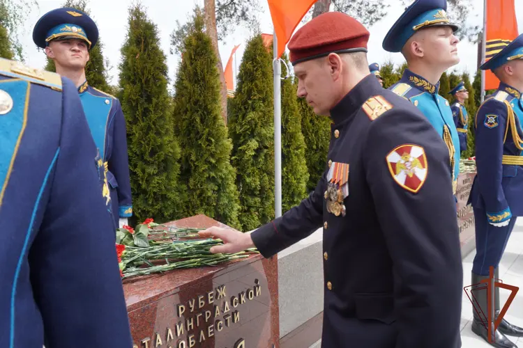 Офицер Росгвардии принял участие в открытии мемориала в Волгограде