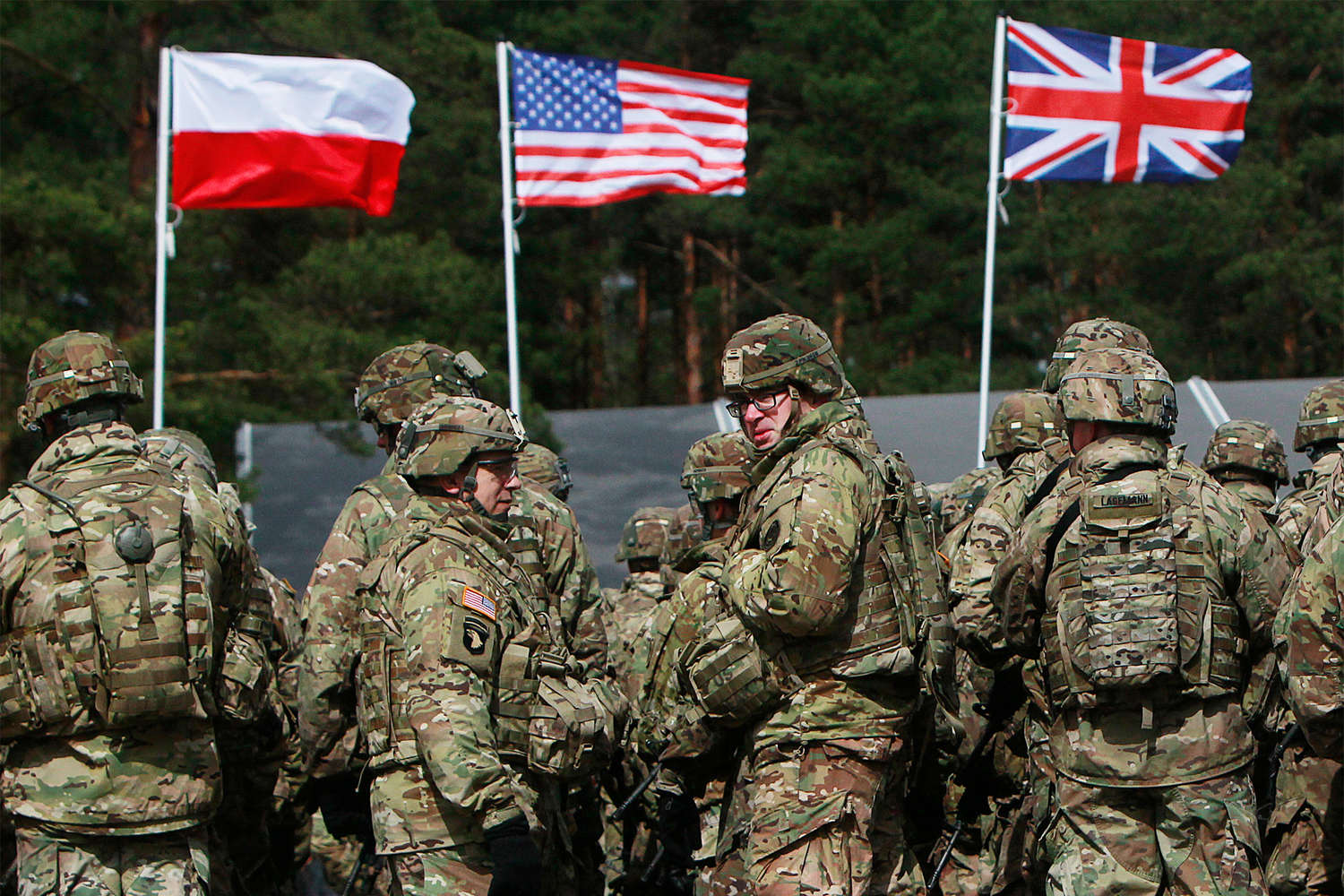 Польша находится в нато. Польша против России. Американские войска в Польше. Войска НАТО. Военные Польши против РФ.