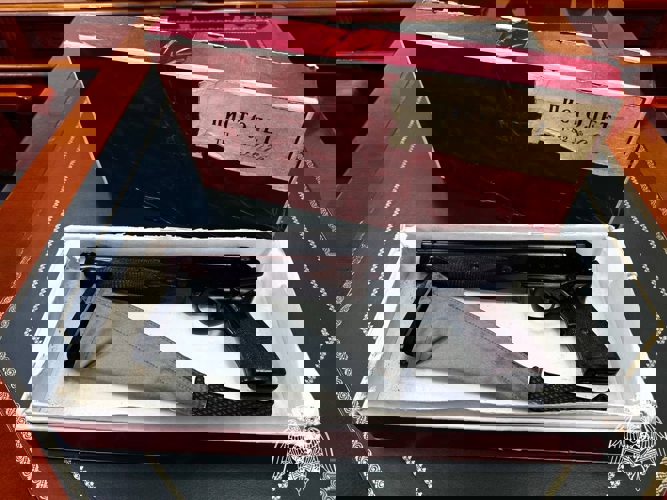 Подмосковный главк Росгвардии передал в музей-заповедник Ю.А. Гагарина редкое трёхствольное оружие космонавтов