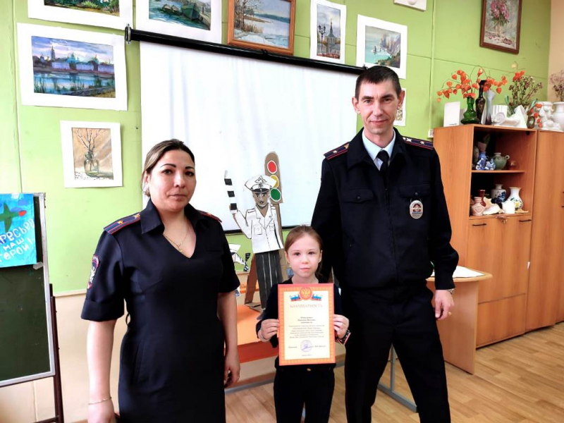 Москва ярославская полиция. Москва ярославская полиция. Ярославль сотрудник полиции. Жетон увд. Транспортная полиция.