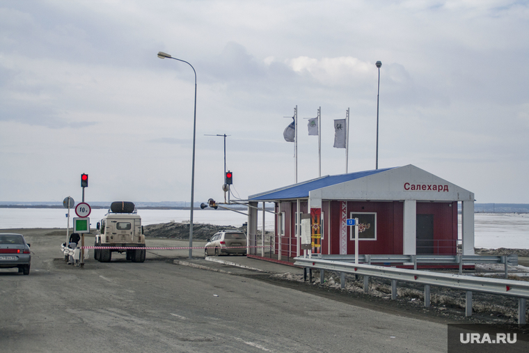 Закрыли паром. Переправа Салехард Лабытнанги. Закрытие паромной переправы Салехард Лабытнанги. Паромная переправа. Паром Салехард Лабытнанги.