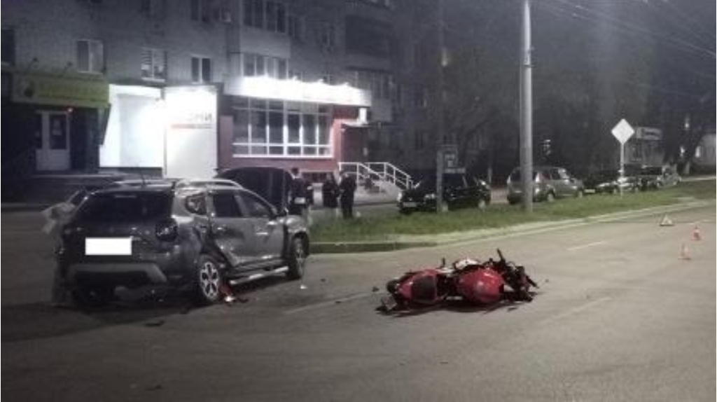 В Брянске 37-летний байкер после ДТП попал на больничную койку с переломом руки