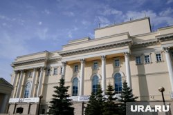 Итальянские кресла, которые служили 17 лет вернулись в драмтеатр