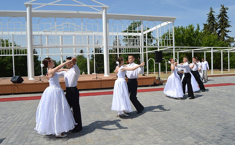 Сергей Рябухин в ходе поездки в регион принял участие в 57-м Всероссийском Пушкинском празднике поэзии в с. Языково Карсунского района