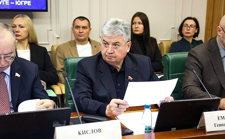 Геннадий Емельянов